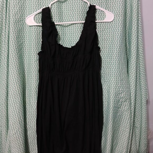 Dresses & Skirts - Chic Black Midi Dress